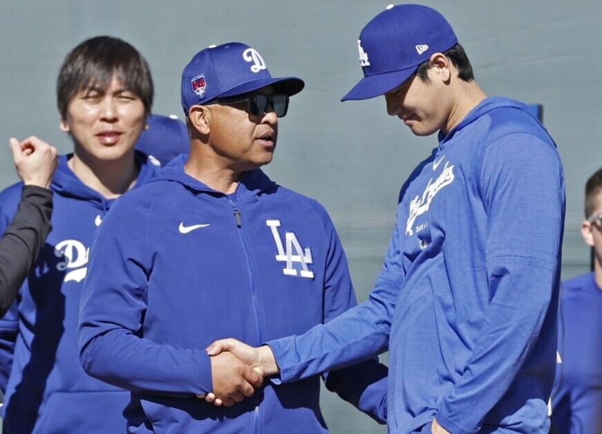 Dave Roberts, Shohei Ohtani, Ippei Mizuhara, Dodgers workout, 2024 Spring Training