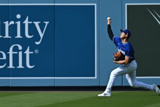 Shohei Ohtani, long toss