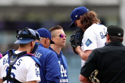 Tyler Glasnow, Thomas Albert, Dave Roberts, Austin Barnes