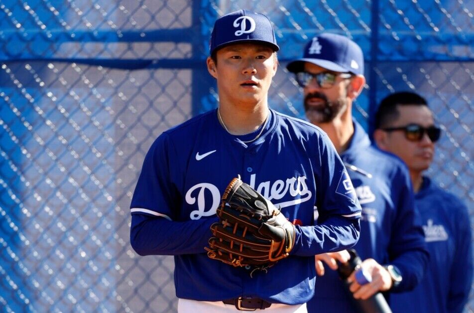 Yoshinobu Yamamoto, Mark Prior, Dodgers workout, 2024 Spring Training