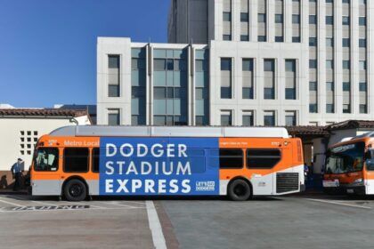 Dodger Stadium Express, Metro bus
